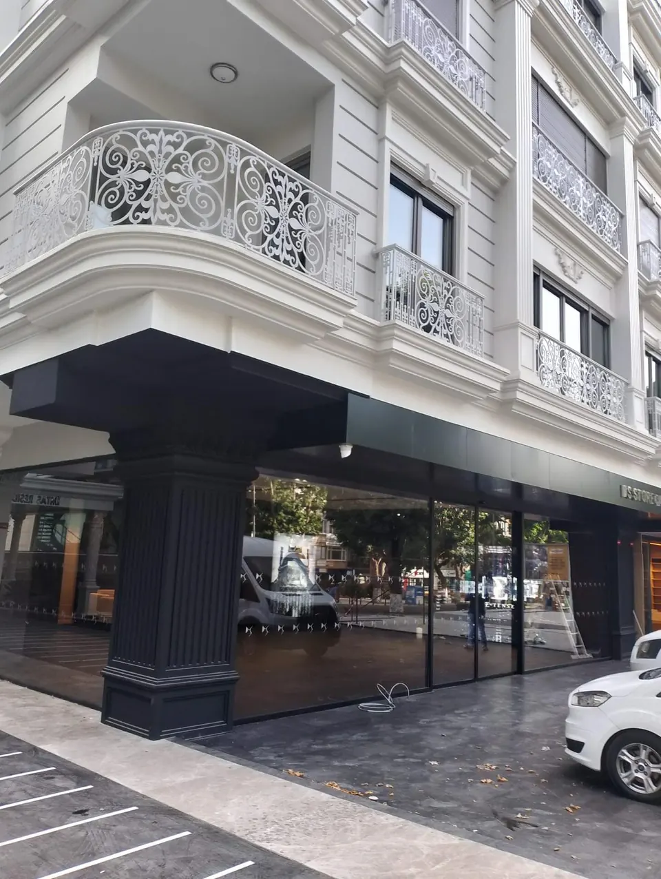 DS Store · İstanbul Göztepe Showroom / Uygulama görünümü