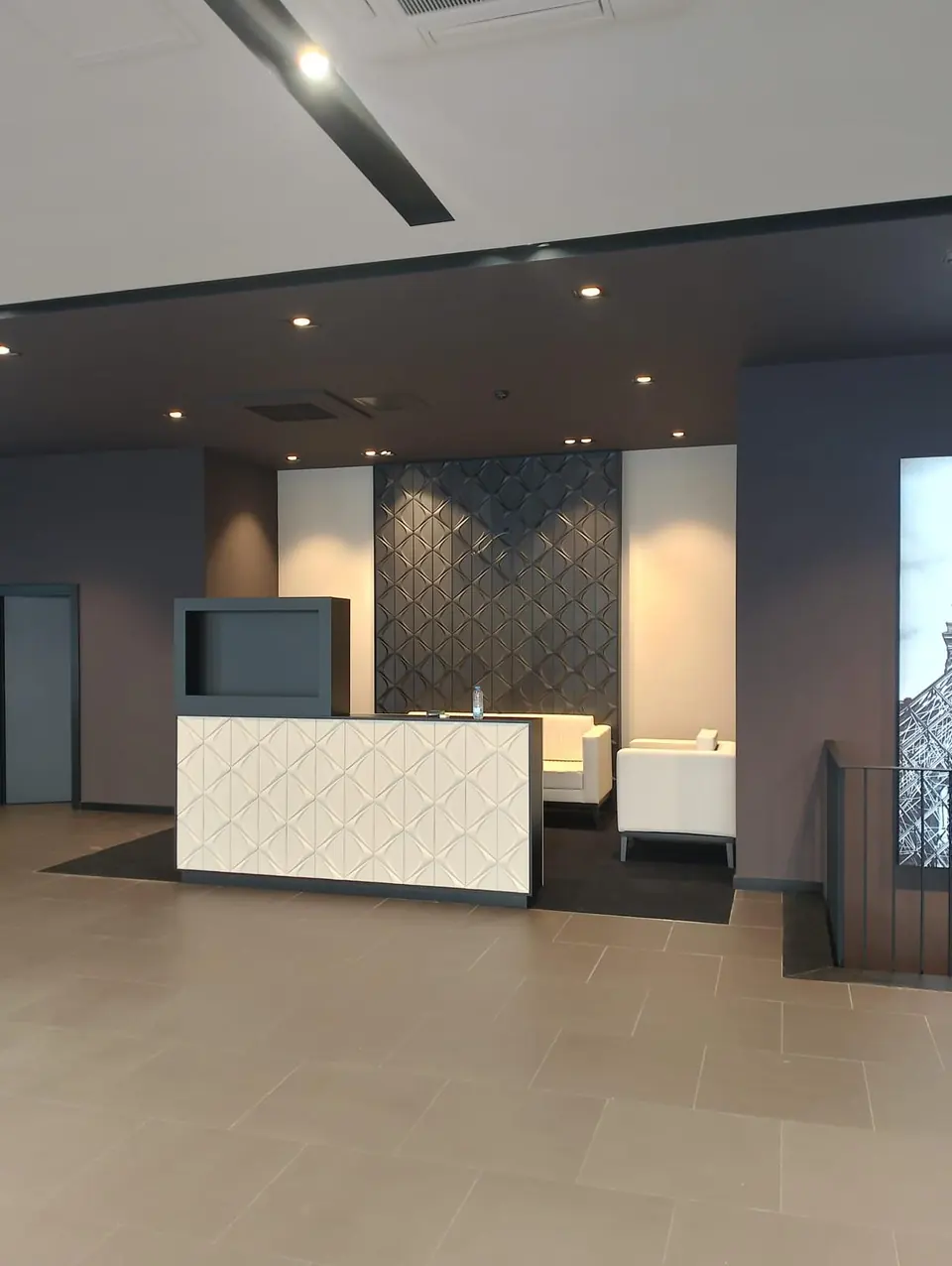 DS Store · İstanbul Göztepe Showroom — Karşılama bankosu