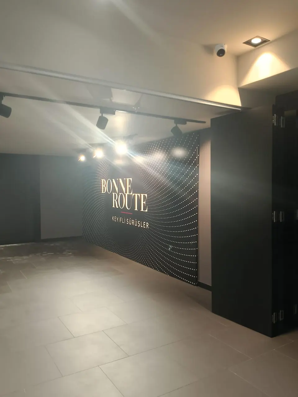 DS Store · İstanbul Göztepe Showroom / Uygulama görünümü