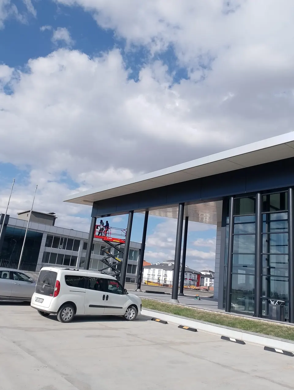 Koluman Mercedes · Aksaray Showroom / Uygulama görünümü
