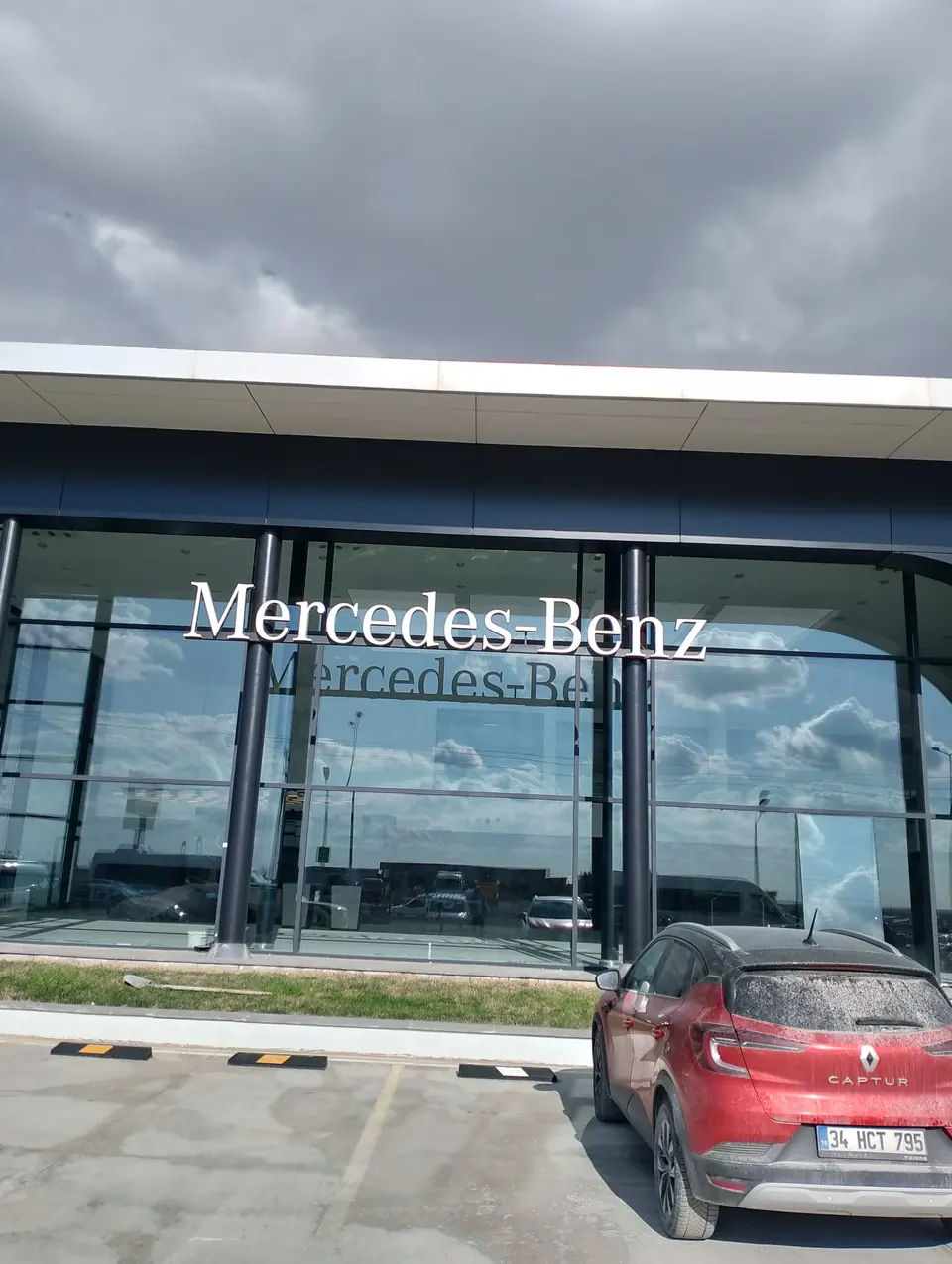Koluman Mercedes · Aksaray Showroom / Uygulama görünümü