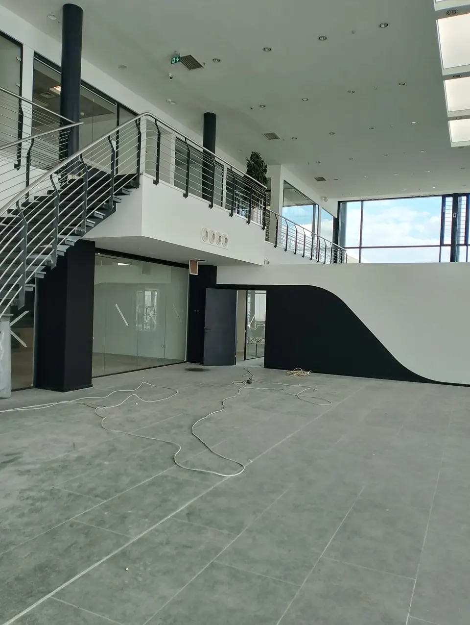 Koluman Mercedes · Aksaray Showroom — Showroom iç mekânı