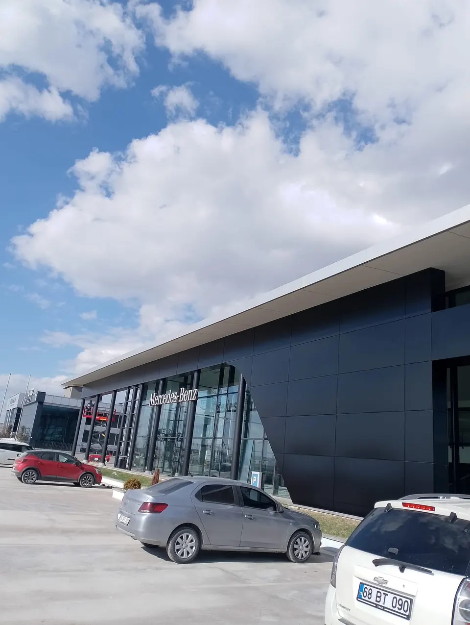 Koluman Mercedes · Aksaray Showroom / Uygulama görünümü