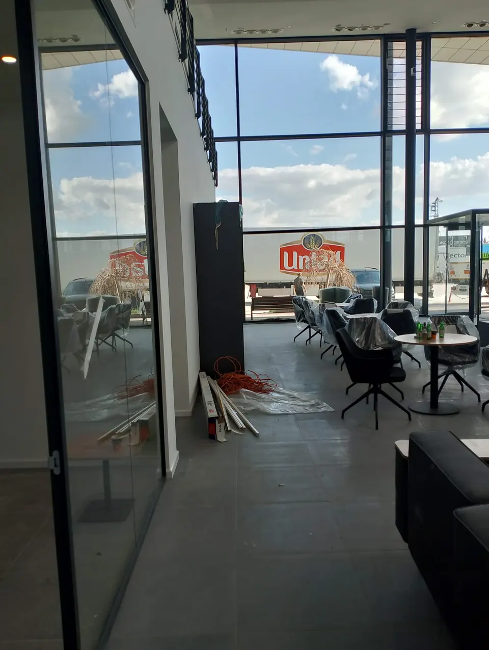 Koluman Mercedes · Aksaray Showroom / Uygulama görünümü