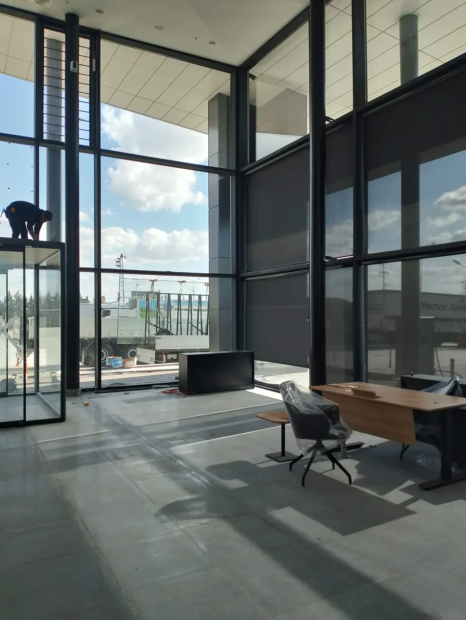 Koluman Mercedes · Aksaray Showroom / Uygulama görünümü