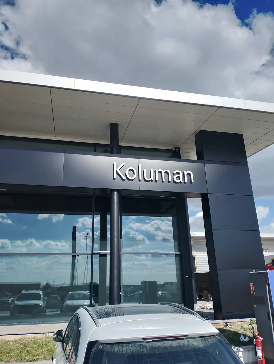 Koluman Mercedes · Aksaray Showroom / Uygulama görünümü