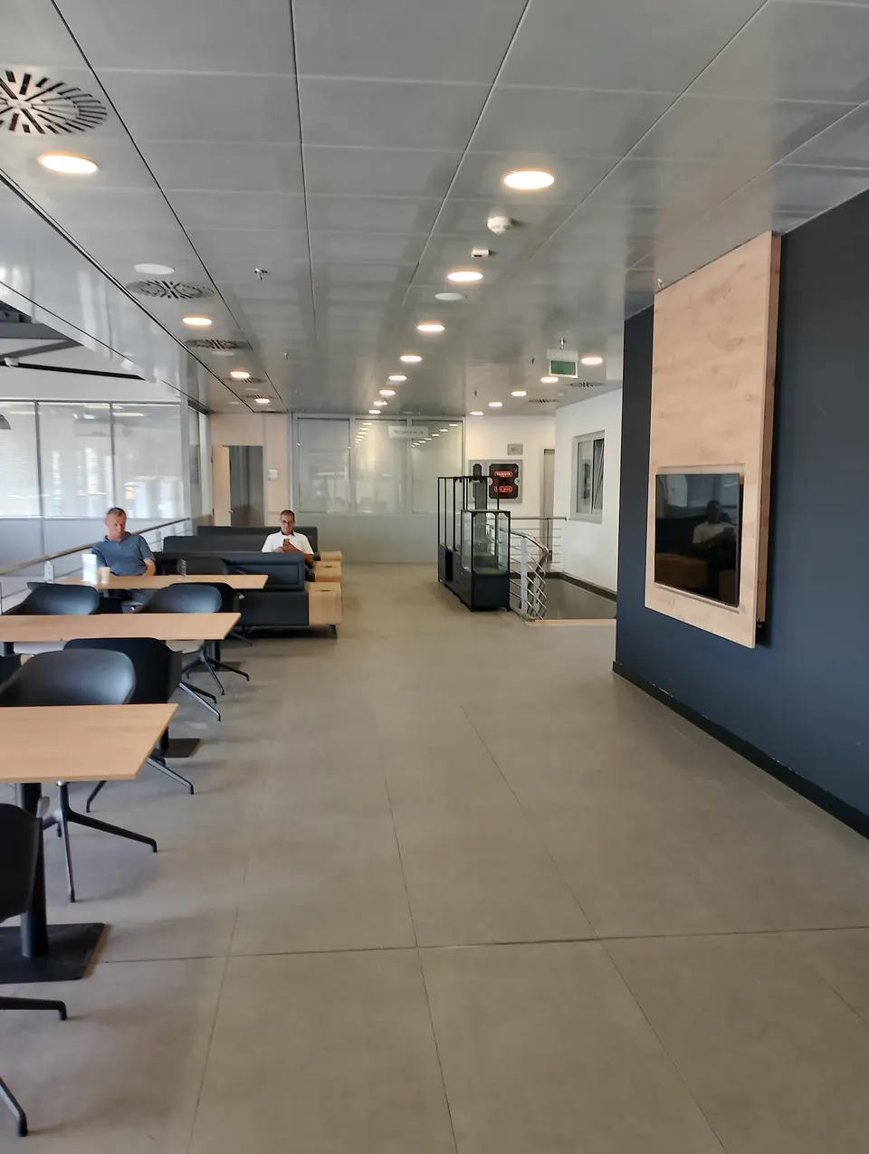 Koluman Mercedes · Ankara Gölbaşı Showroom ve Servis — İç mekân