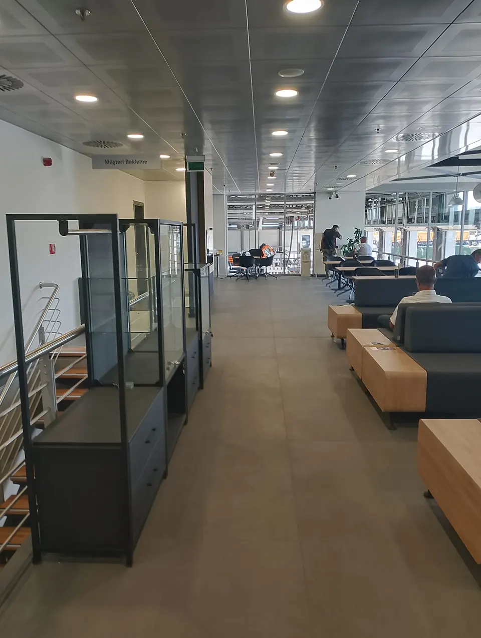 Koluman Mercedes · Ankara Gölbaşı Showroom ve Servis / Uygulama görünümü