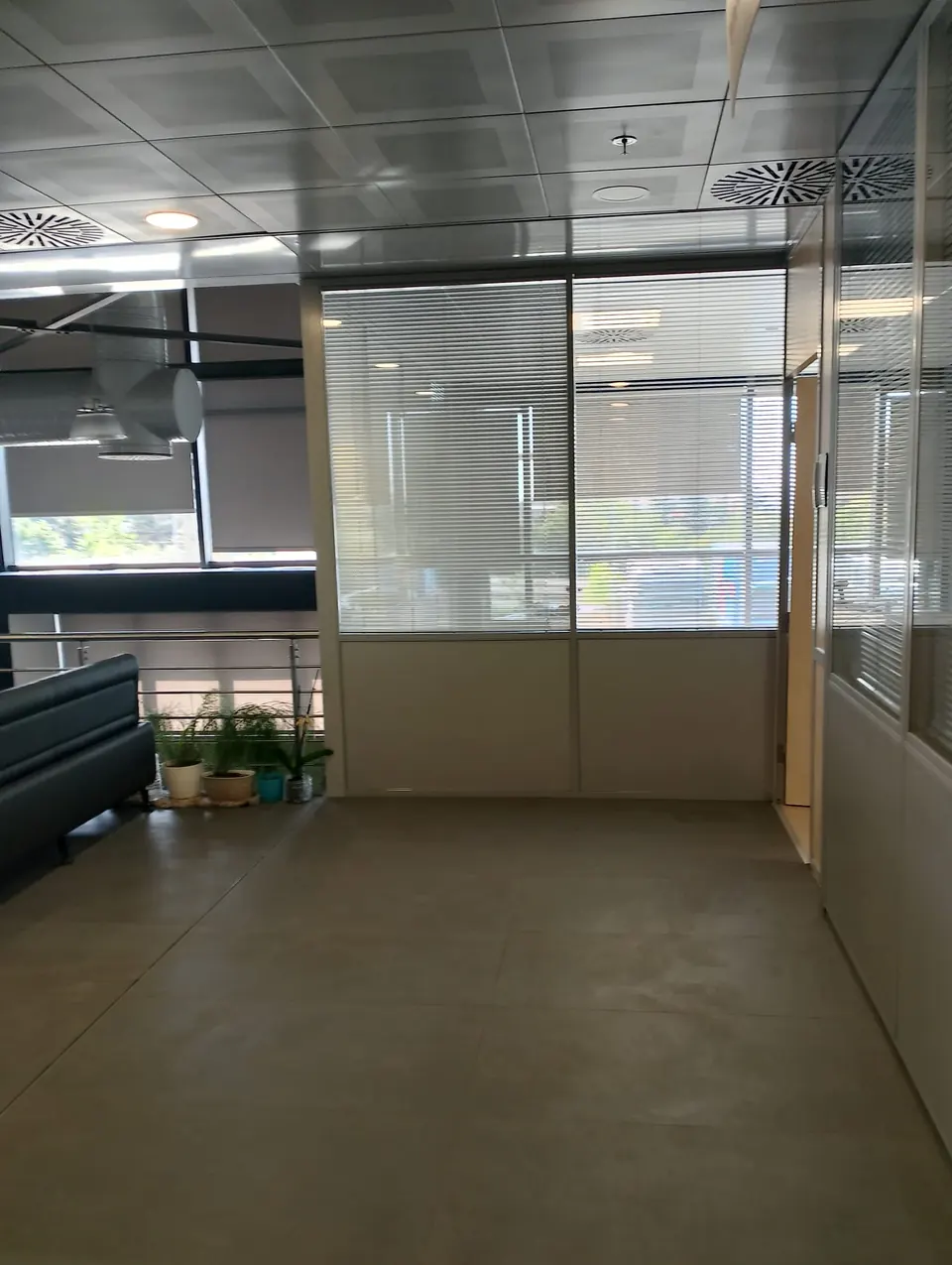 Koluman Mercedes · Ankara Gölbaşı Showroom ve Servis / Uygulama görünümü
