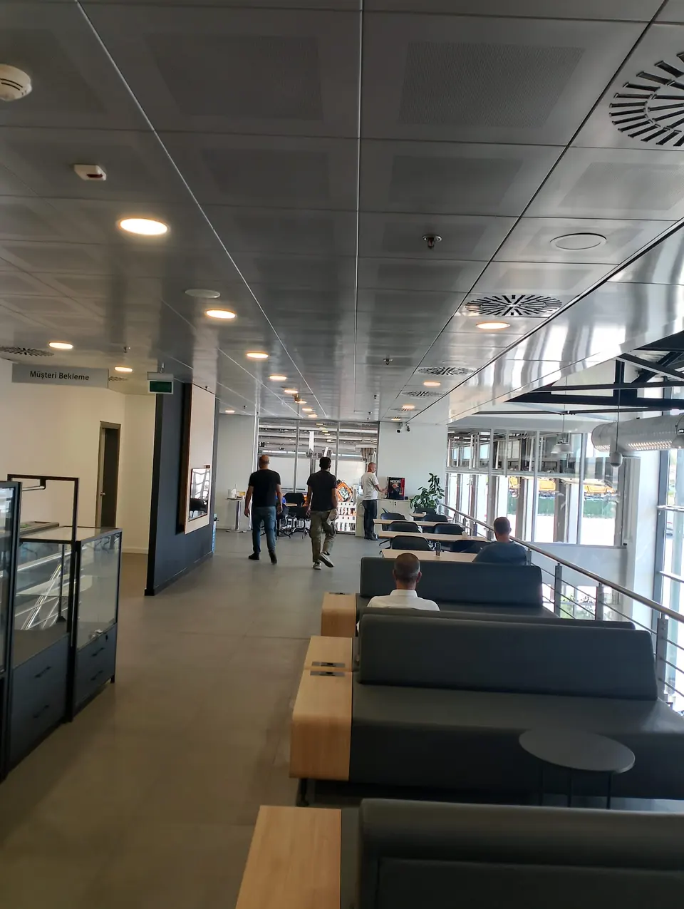 Koluman Mercedes · Ankara Gölbaşı Showroom ve Servis / Uygulama görünümü
