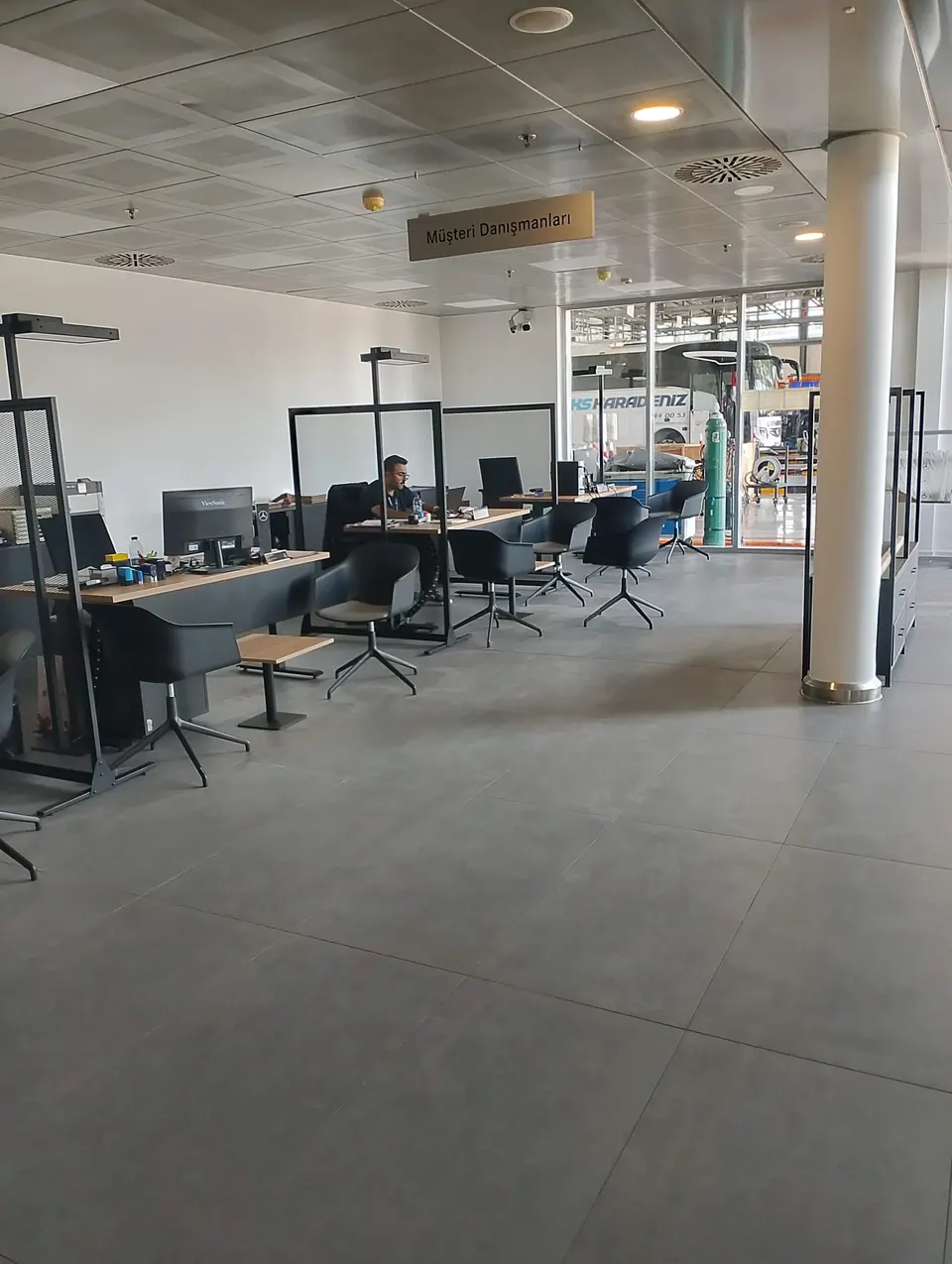 Koluman Mercedes · Ankara Gölbaşı Showroom ve Servis / Uygulama görünümü