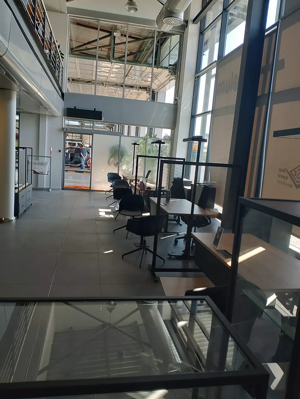 Koluman Mercedes · Ankara Gölbaşı Showroom ve Servis / Uygulama görünümü