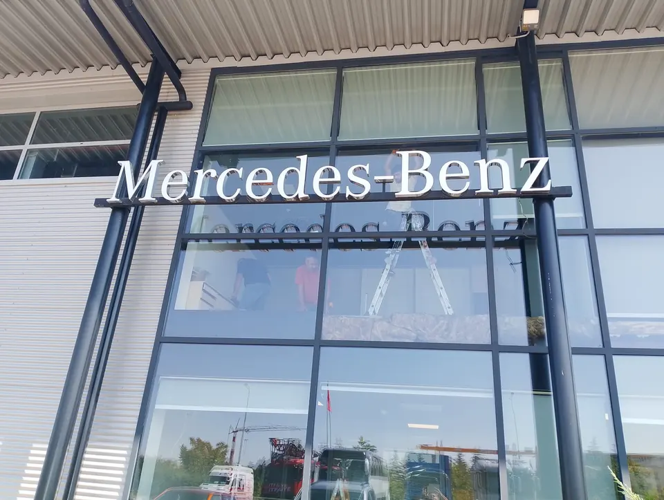 Koluman Mercedes · Ankara Gölbaşı Showroom ve Servis / Uygulama görünümü