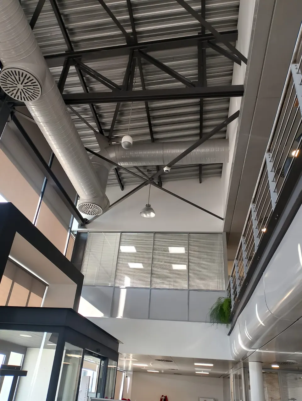 Koluman Mercedes · Ankara Gölbaşı Showroom ve Servis / Uygulama görünümü