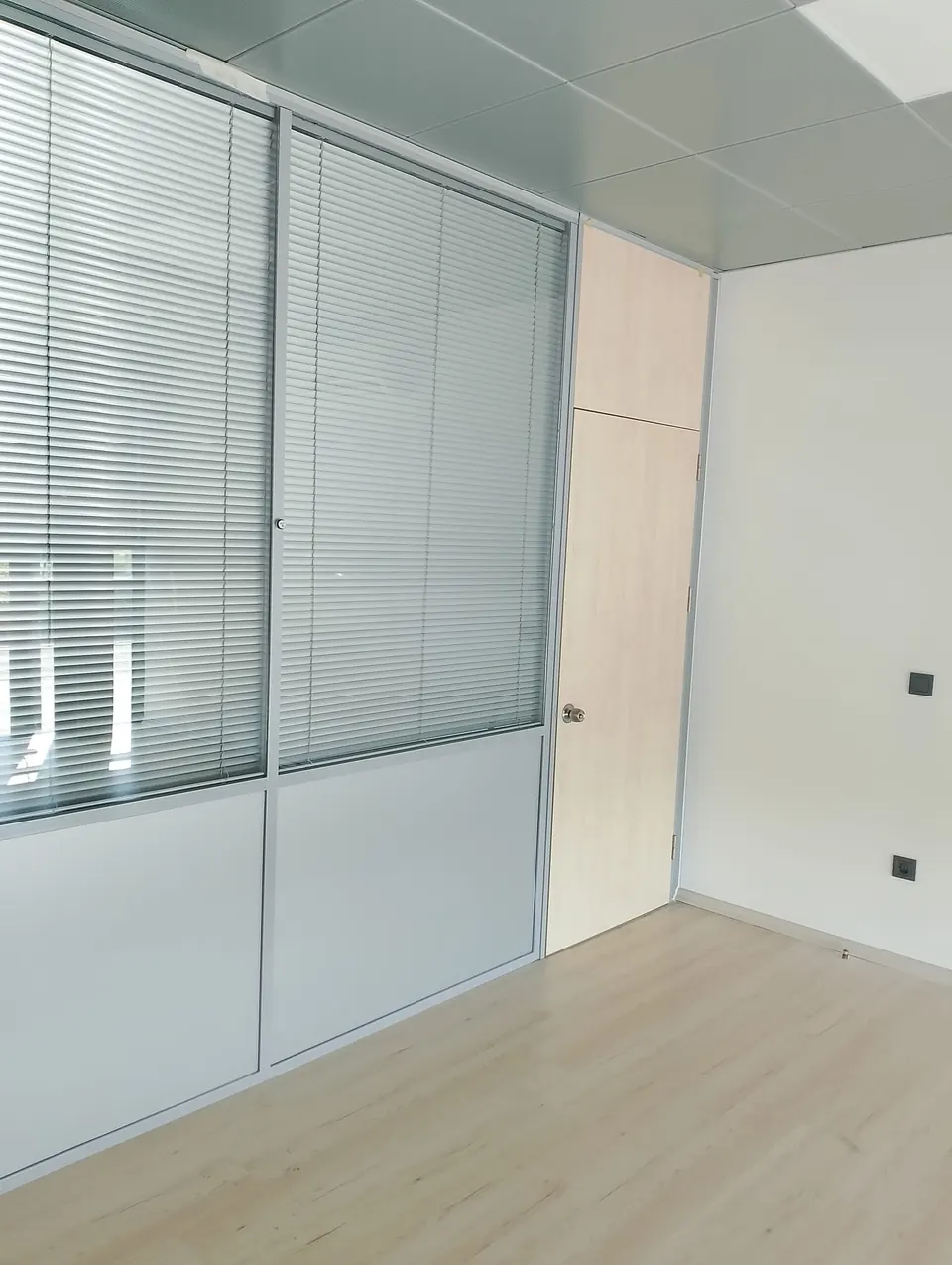 Koluman Mercedes · Ankara Gölbaşı Showroom ve Servis / Uygulama görünümü