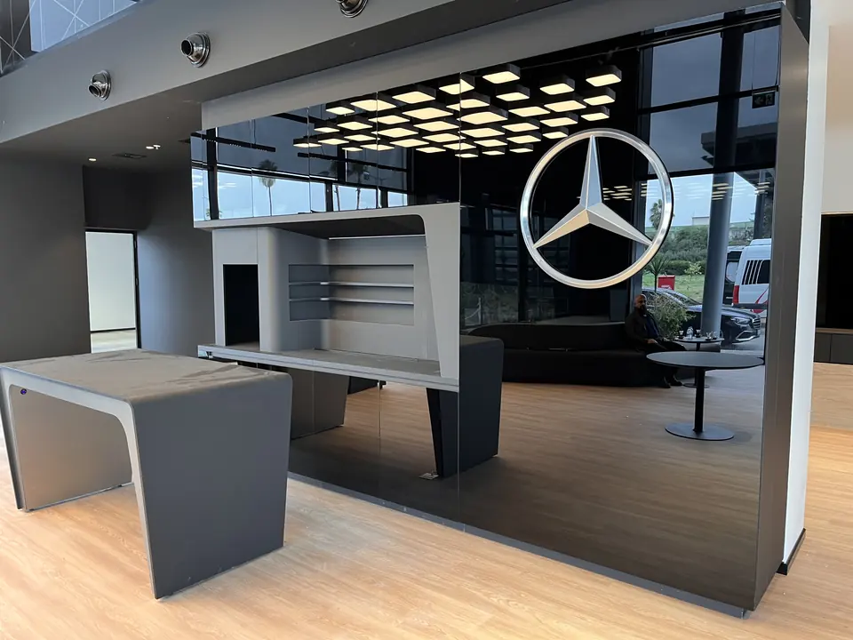 Koluman Mercedes · Tarsus Yenice Showroom / Uygulama görünümü