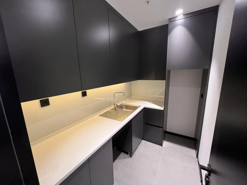 Koluman Mercedes · Tarsus Yenice Showroom / Uygulama görünümü