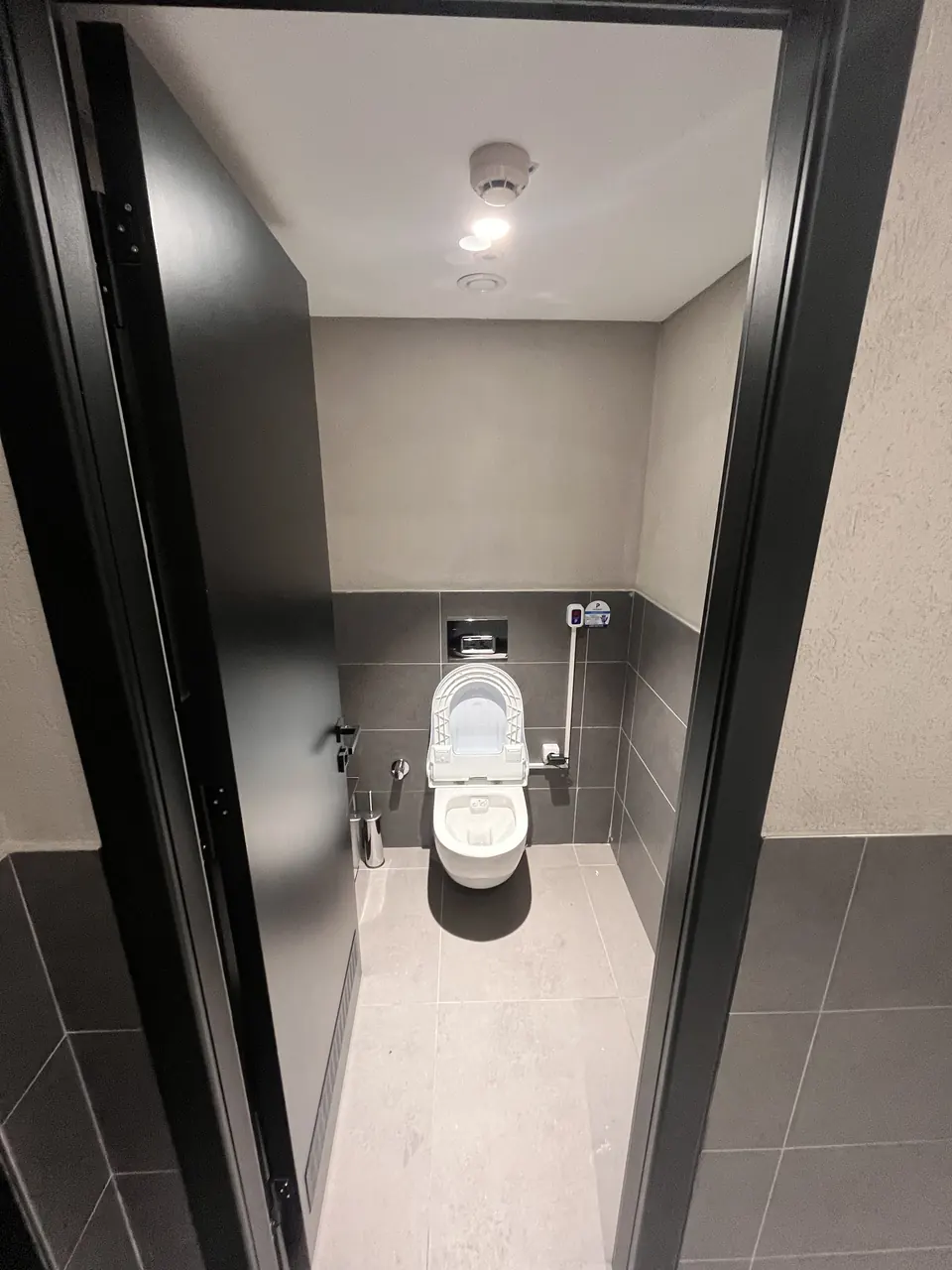 Koluman Mercedes · Tarsus Yenice Showroom / Uygulama görünümü