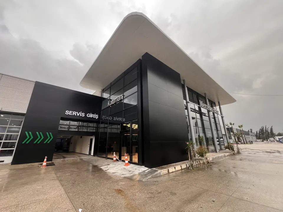 Koluman Mercedes · Tarsus Yenice Showroom / Uygulama görünümü