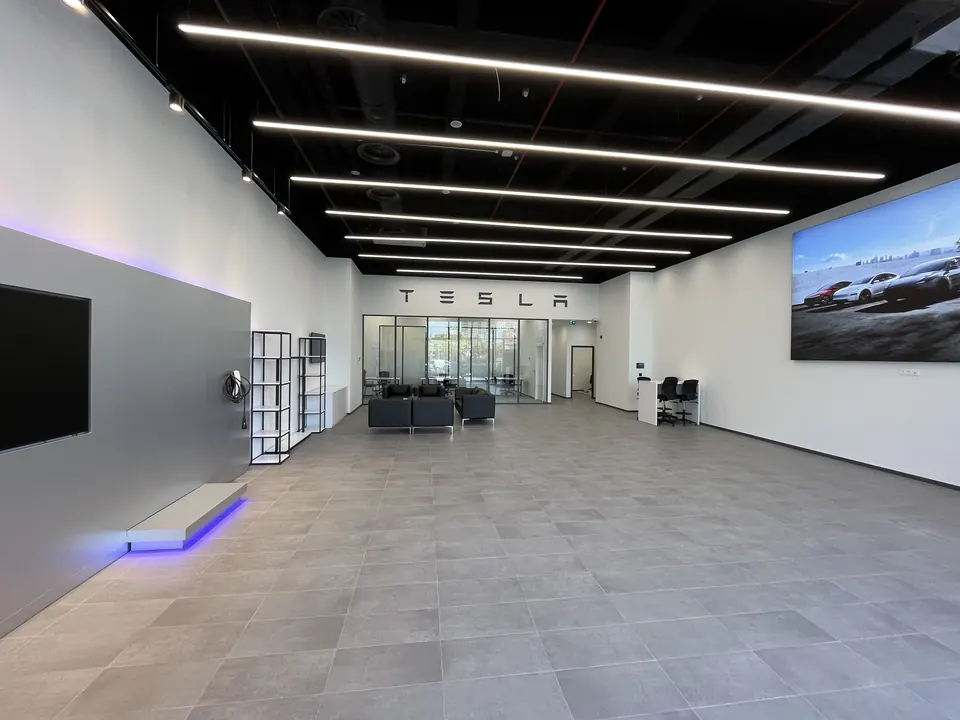 Tesla · Forum İstanbul Showroom ve Servis — Showroom