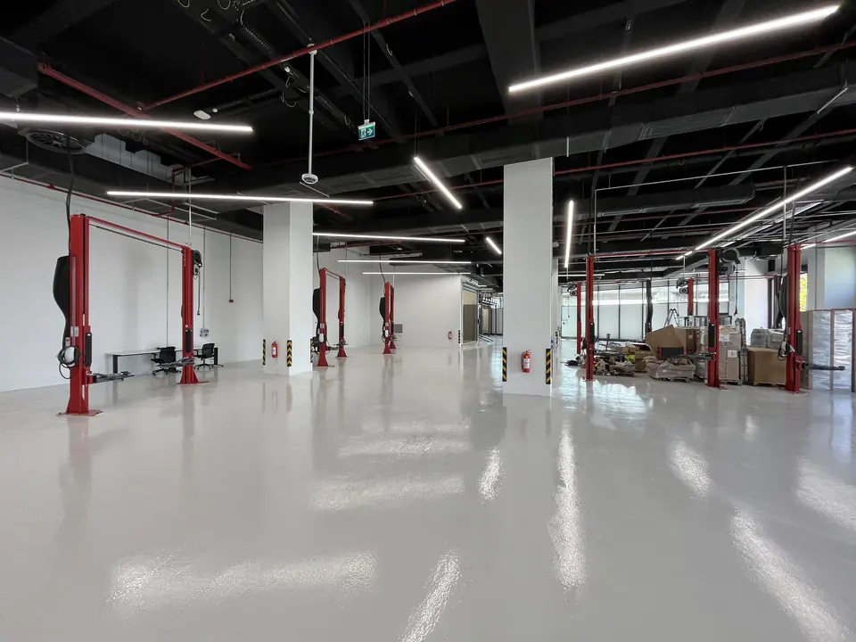Tesla · Forum İstanbul Showroom ve Servis / Uygulama görünümü