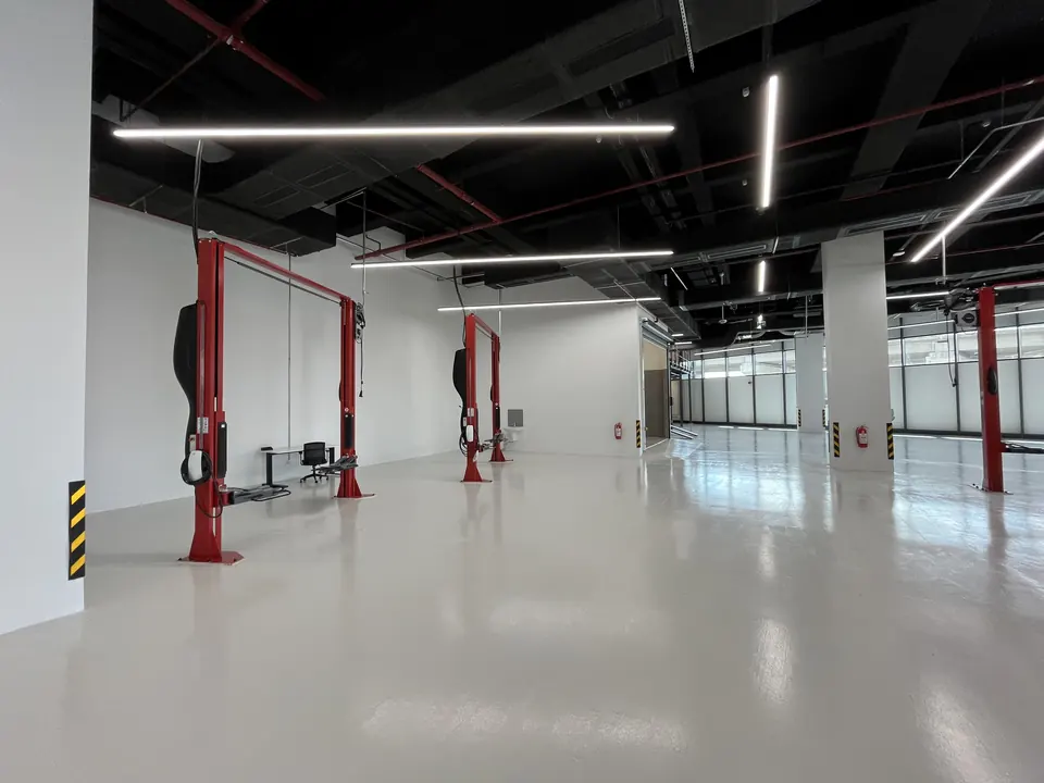 Tesla · Forum İstanbul Showroom ve Servis / Uygulama görünümü