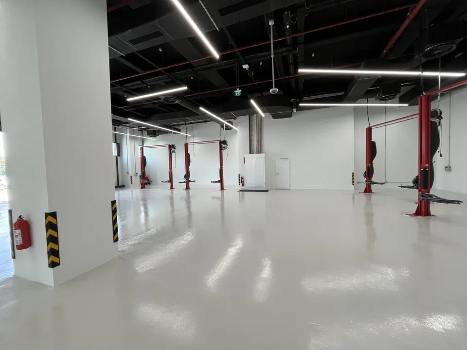 Tesla · Forum İstanbul Showroom ve Servis / Uygulama görünümü