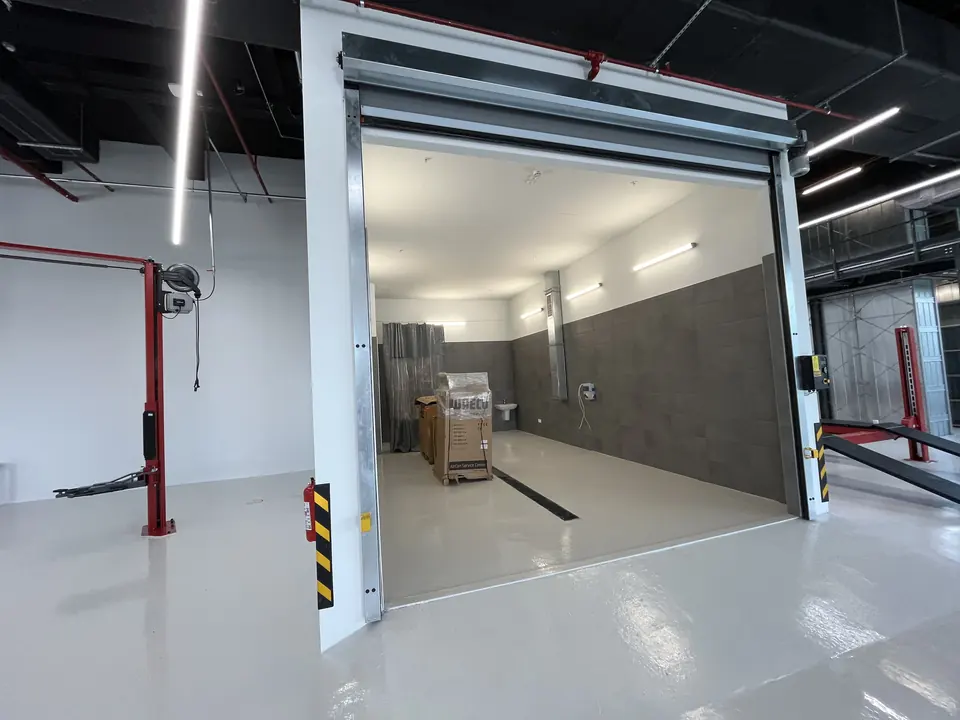 Tesla · Forum İstanbul Showroom ve Servis / Uygulama görünümü