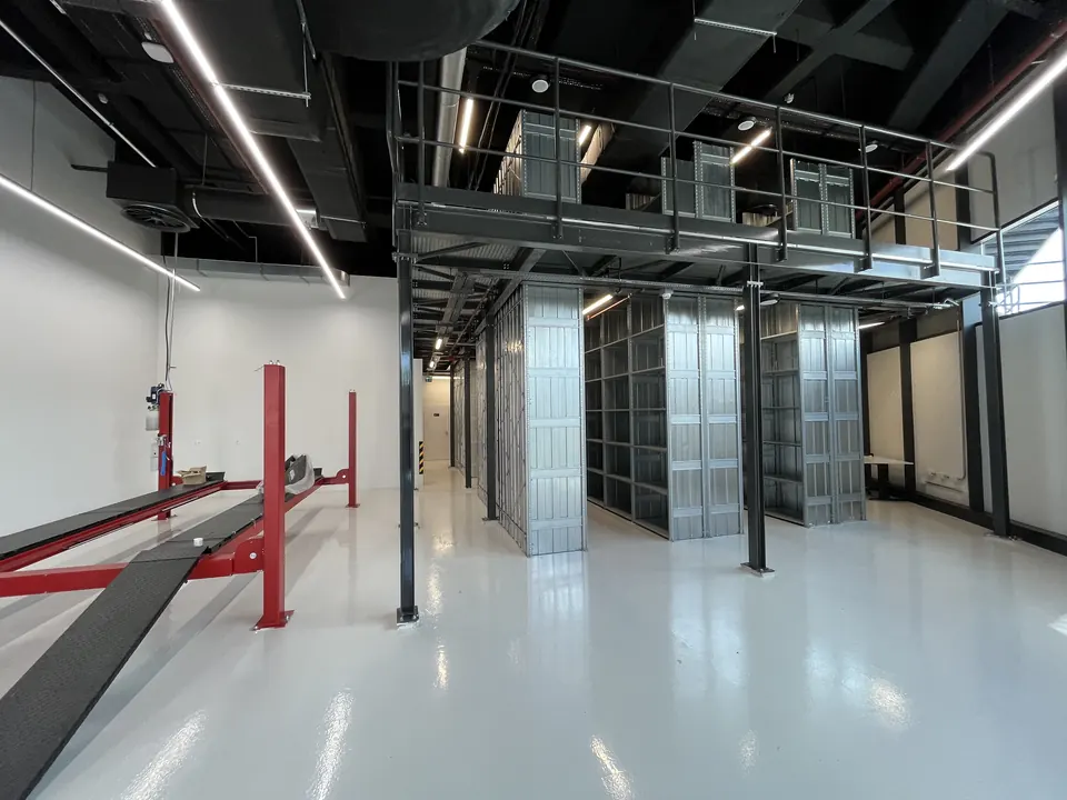 Tesla · Forum İstanbul Showroom ve Servis / Uygulama görünümü