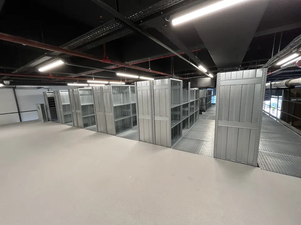 Tesla · Forum İstanbul Showroom ve Servis / Uygulama görünümü