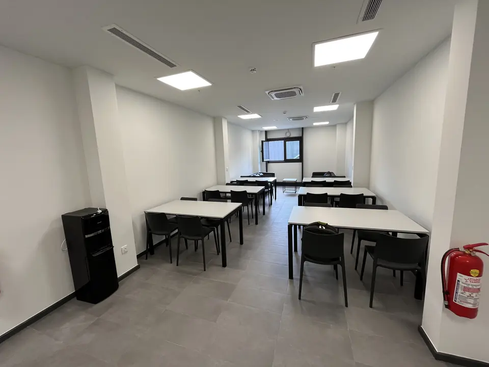 Tesla · Forum İstanbul Showroom ve Servis / Uygulama görünümü