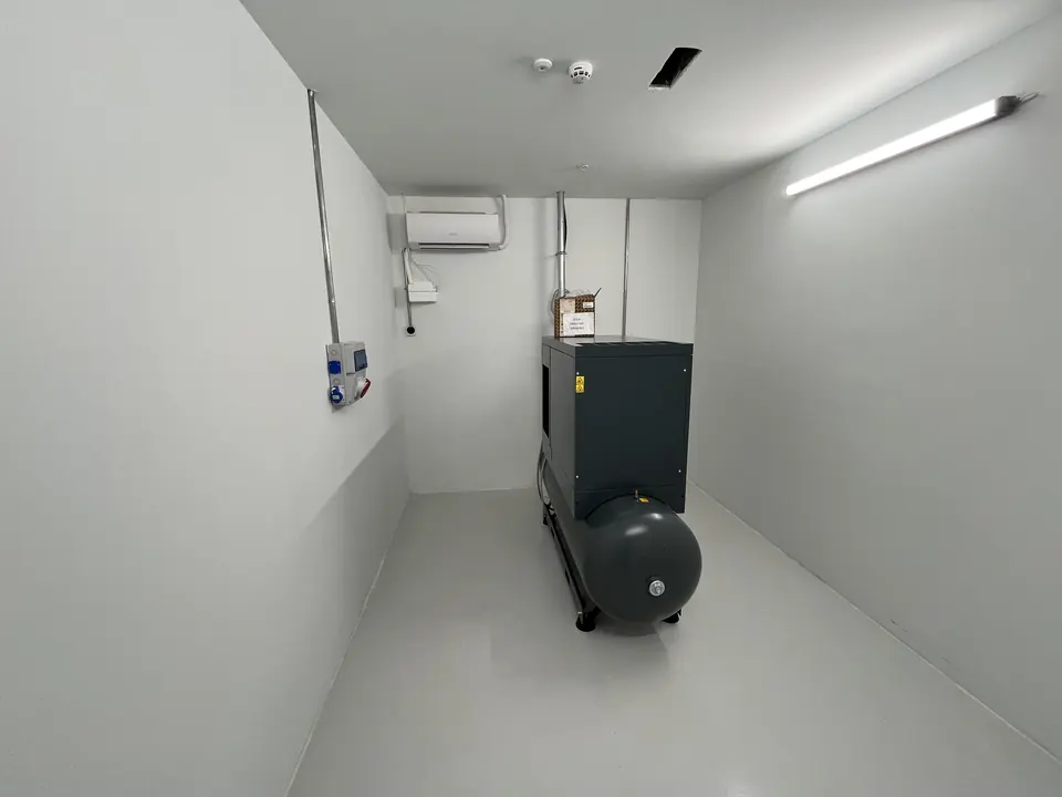 Tesla · Forum İstanbul Showroom ve Servis / Uygulama görünümü
