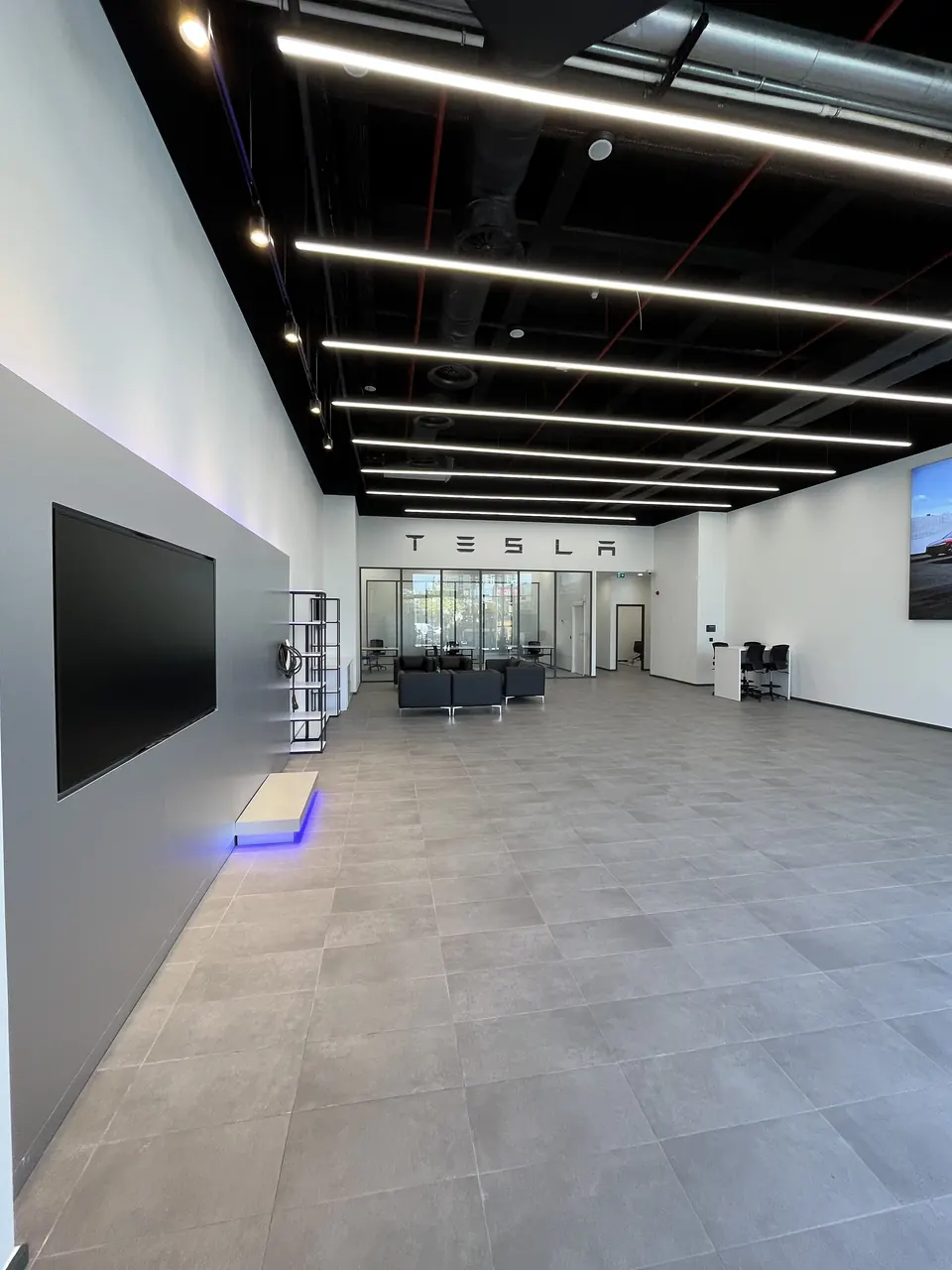 Tesla · Forum İstanbul Showroom ve Servis / Uygulama görünümü