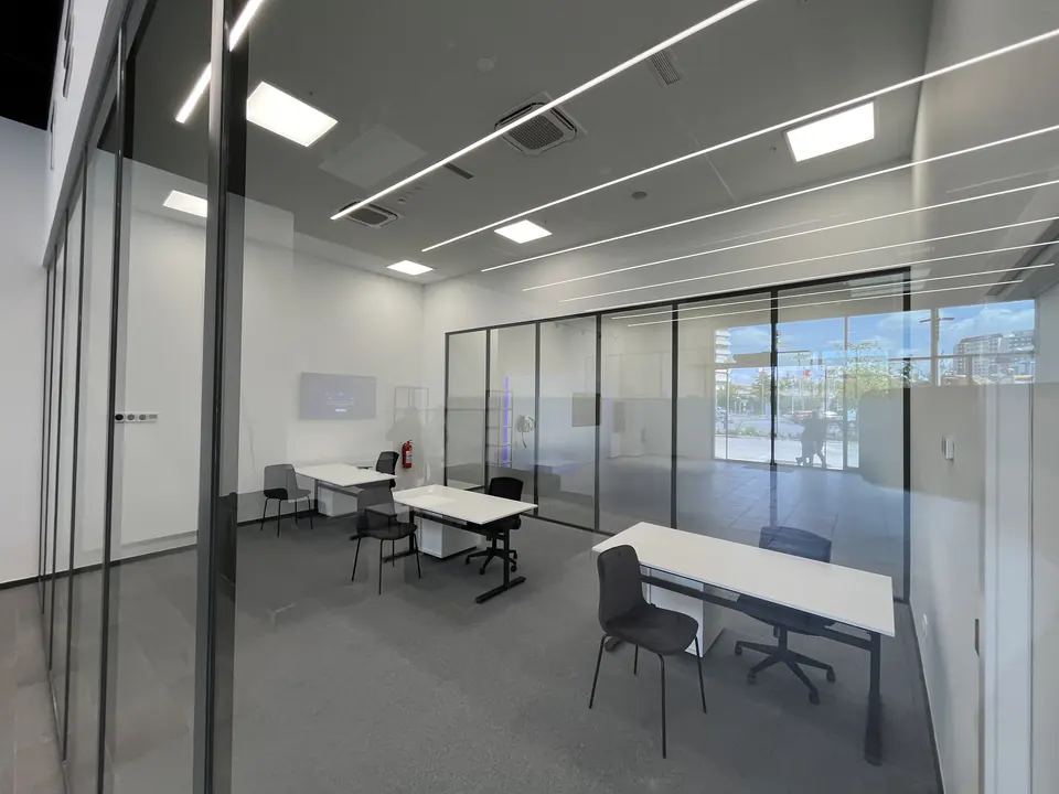 Tesla · Forum İstanbul Showroom ve Servis — Ofis birimleri