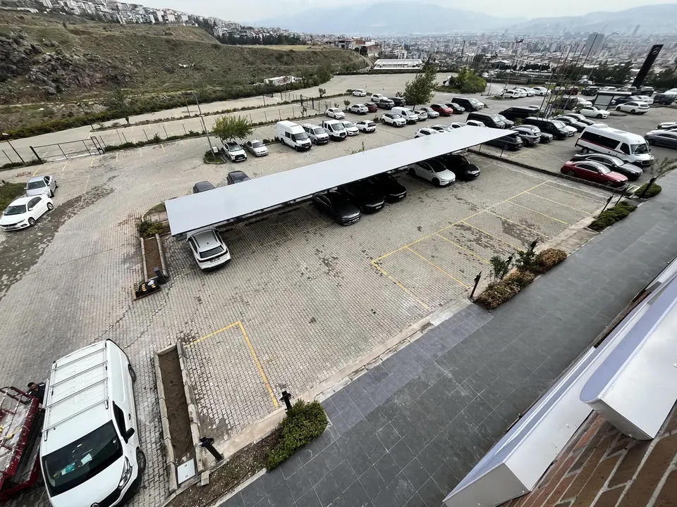 Tesla · Westpark İzmir Showroom ve Servis / Uygulama görünümü