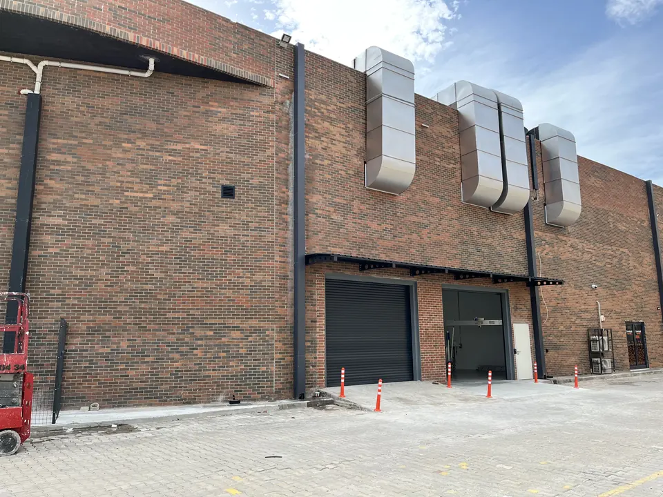 Tesla · Westpark İzmir Showroom ve Servis / Uygulama görünümü