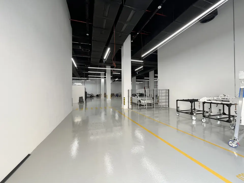 Tesla · Westpark İzmir Showroom ve Servis / Uygulama görünümü