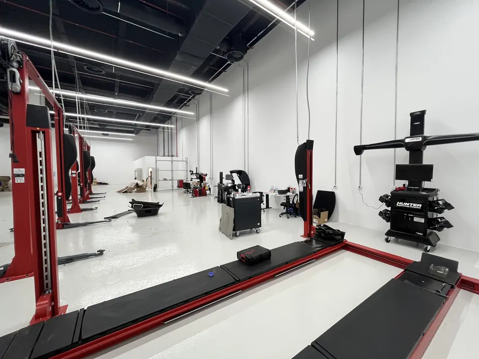 Tesla · Westpark İzmir Showroom ve Servis / Uygulama görünümü