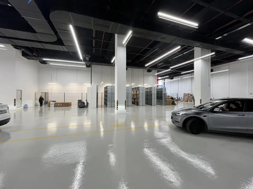 Tesla · Westpark İzmir Showroom ve Servis — Servis alanı
