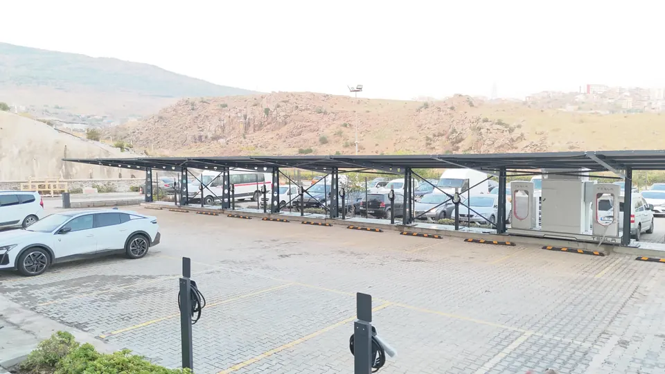 Tesla · Westpark İzmir Showroom ve Servis / Uygulama görünümü