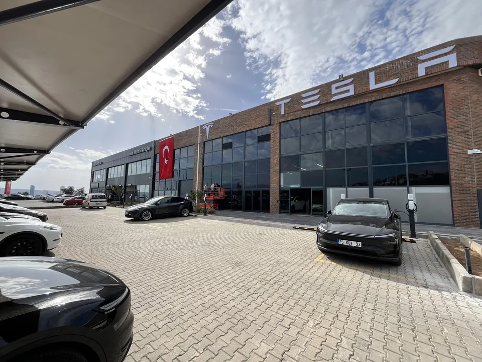 Cephe ve giriş