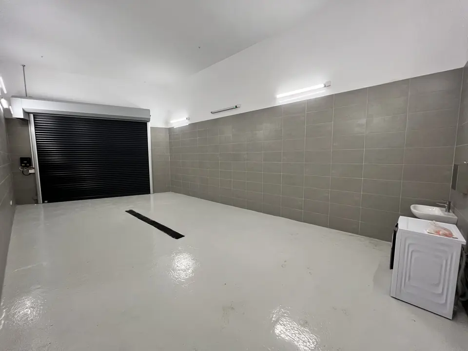 Tesla · Westpark İzmir Showroom ve Servis / Uygulama görünümü