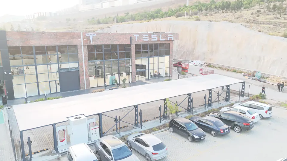 Tesla · Westpark İzmir Showroom ve Servis / Uygulama görünümü